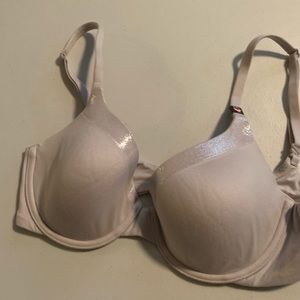 **SOLD**Brand New Victoria Secret Bra,size 34C